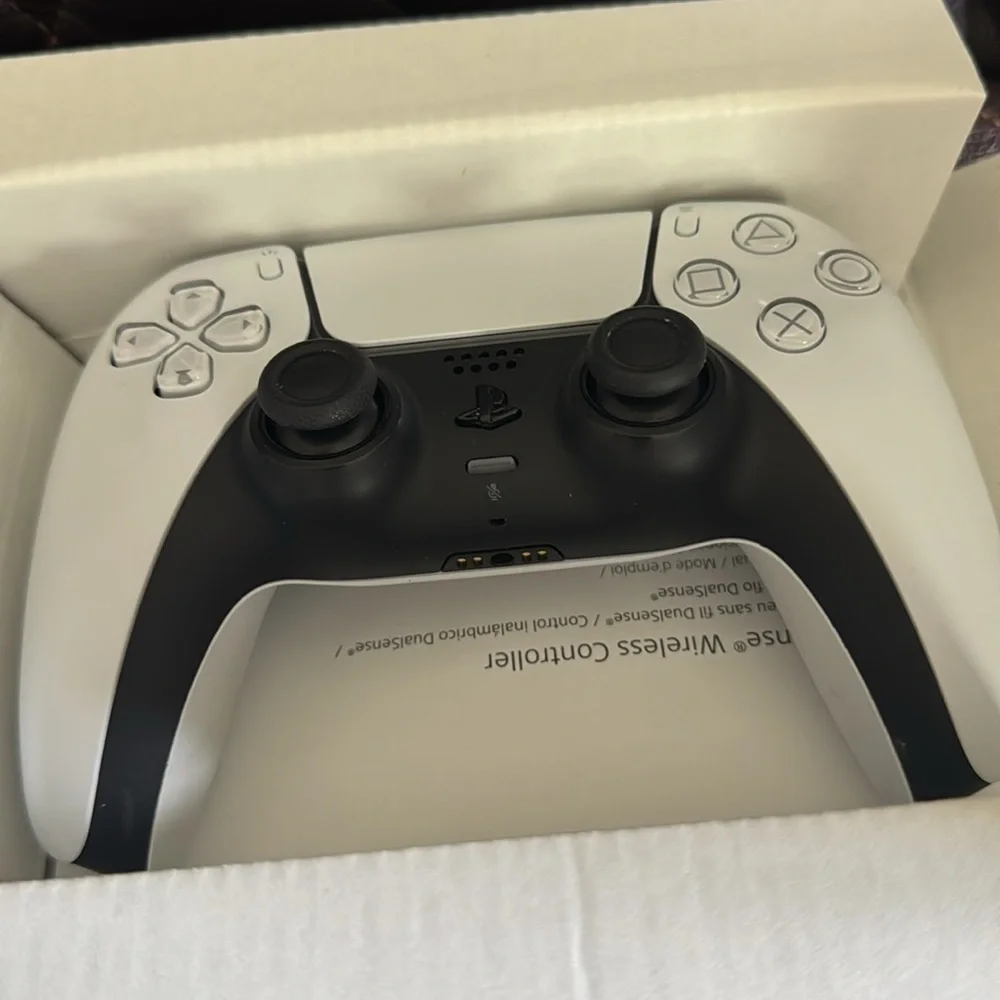 PlayStation DualSense® Wireless Controller - White New Open Box